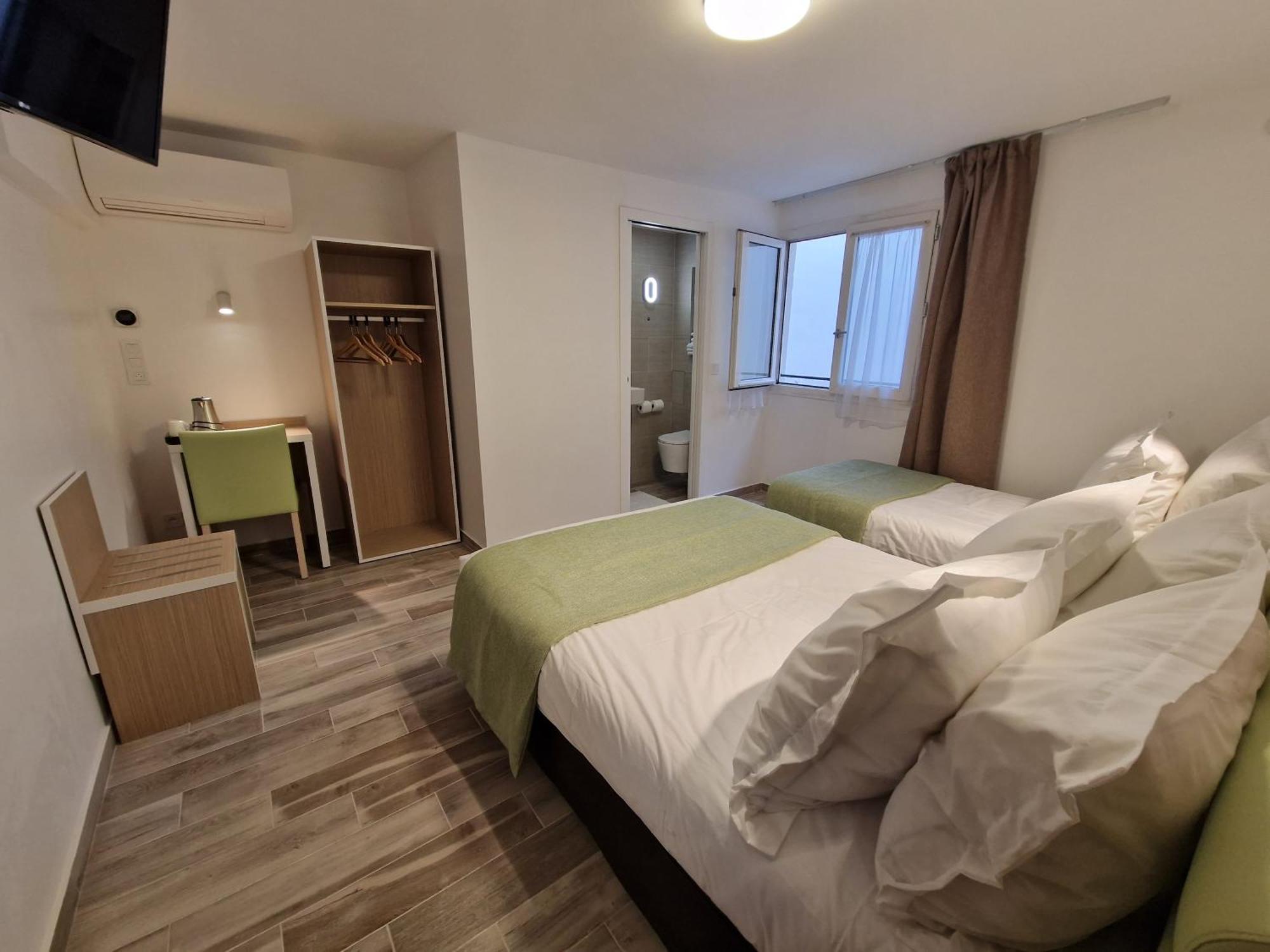 Comfort Triple Room